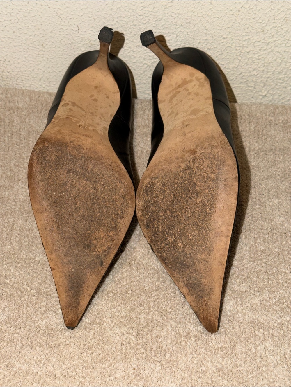 Manolo Blahnik Black Pointed Ruched Leather Pumps - Picture 5 of 6